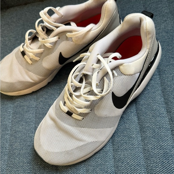 Nike Air Black and White Low-Top Sneakers with Cushioned Midsole - Picture 1 of 7